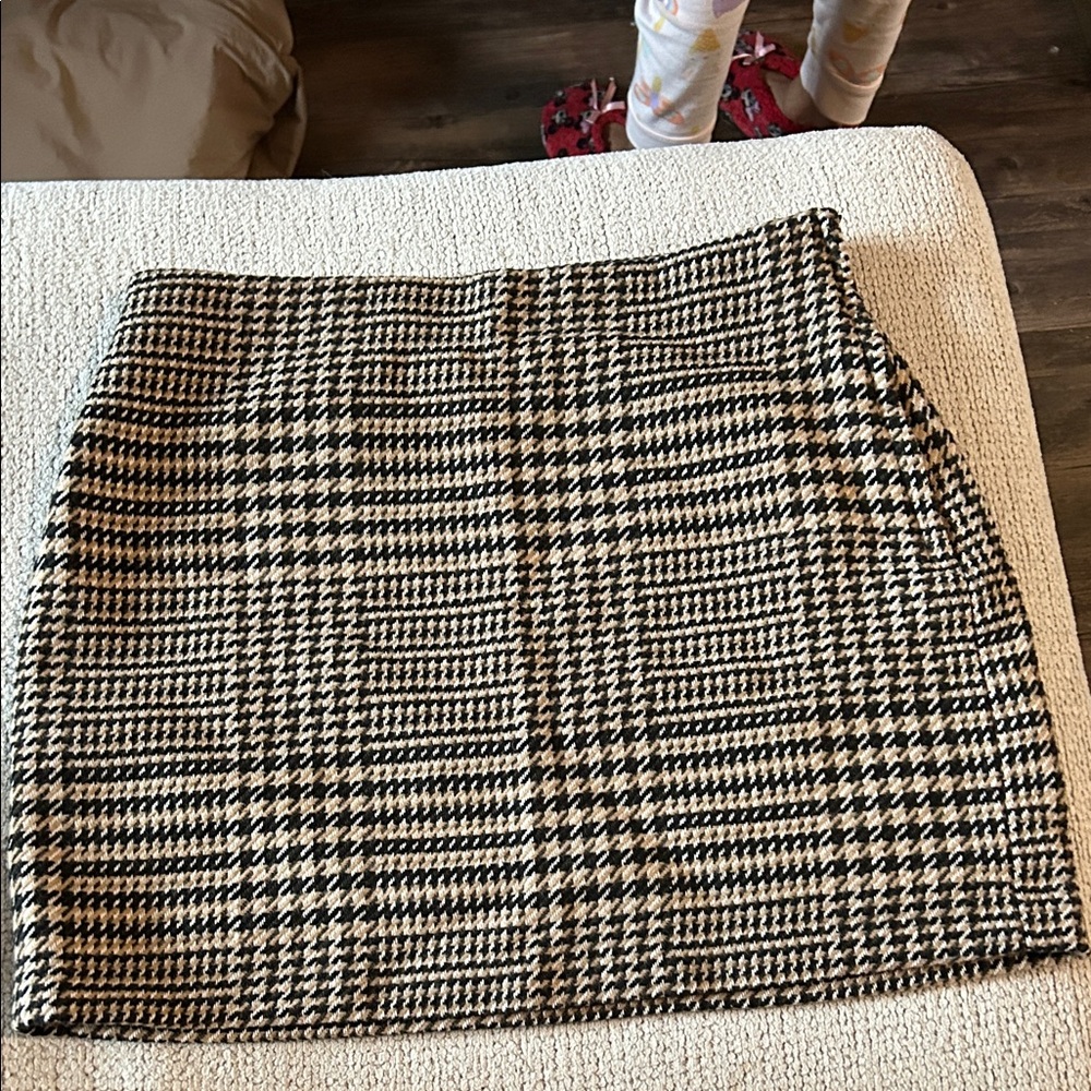 H&M Black and Tan Houndstooth Pencil Skirt